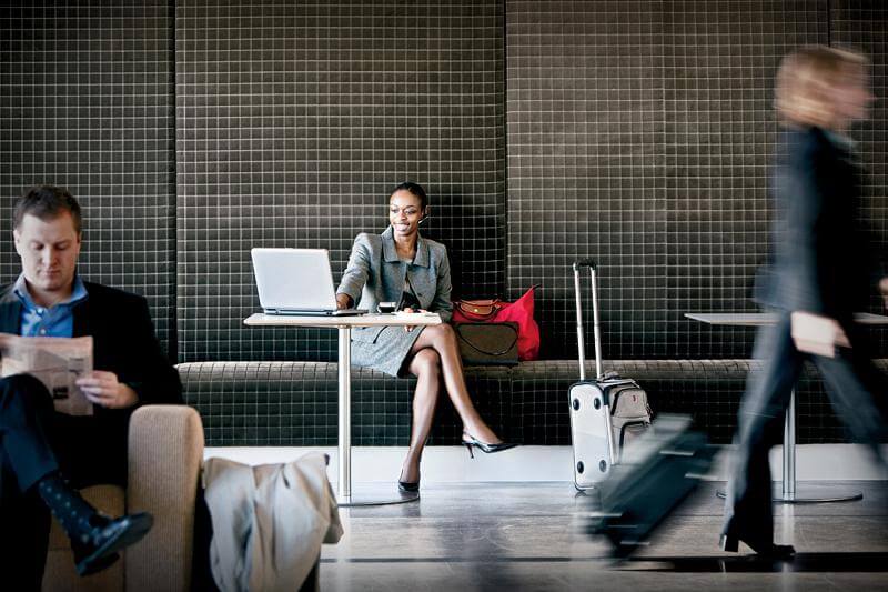 Plantronics Voyager - Lifestyle Mobile
